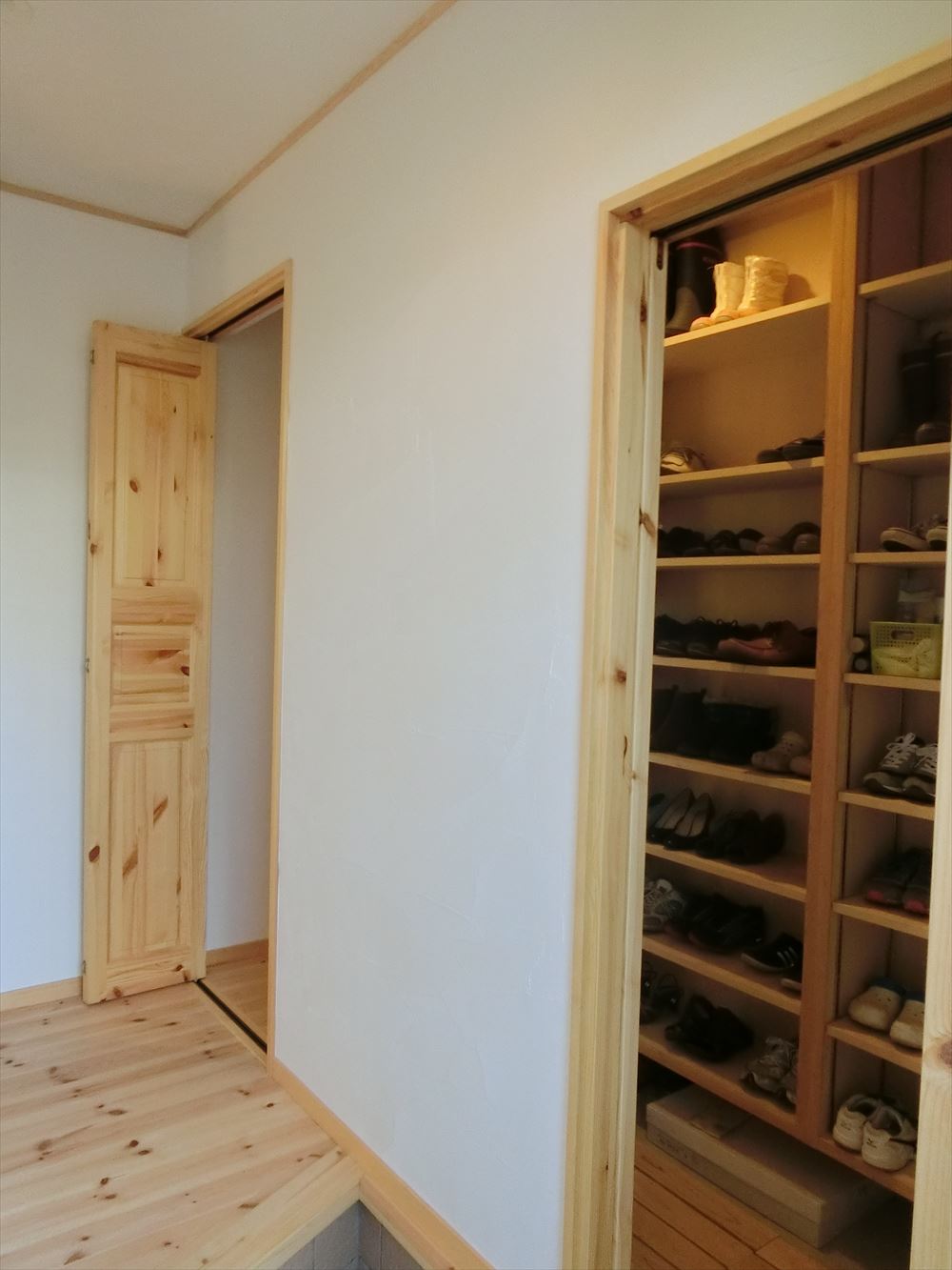 シューズクローゼット付きの収納スペース